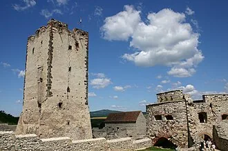 Kinizsi-Burg – Sehenswürdigkeit