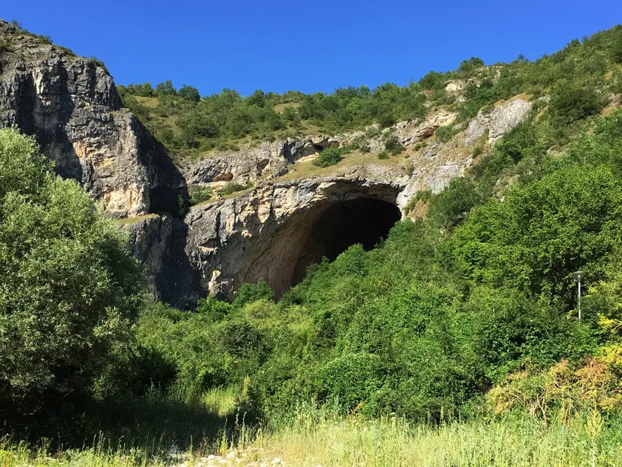 Peszna-barlang — Dolneni falu (Észak-Macedónia)