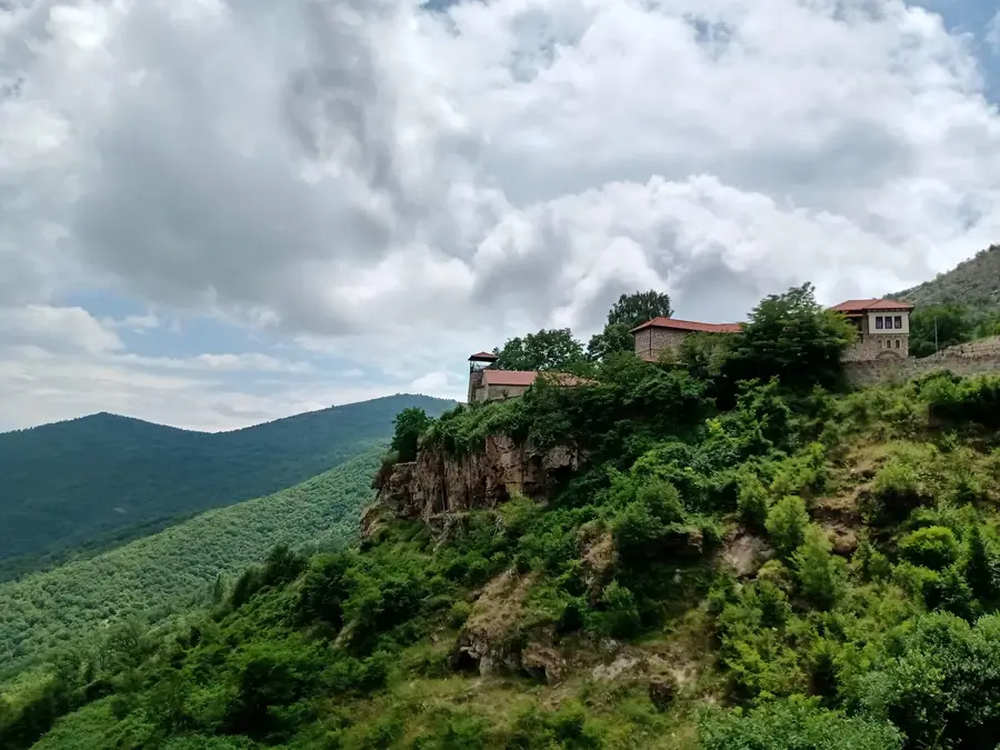 Zrzéi kolostor — Dolneni falu (Észak-Macedónia)