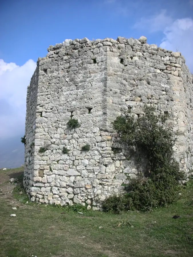 Castelul Gjon Boçari — Pasul Llogara (Albania)