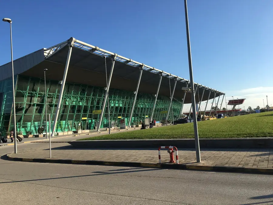 Flughafen Tirana Nënë Tereza