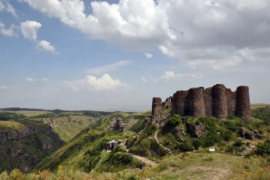 Amberd Fortress — Sardarapat Memorial (Armenia)