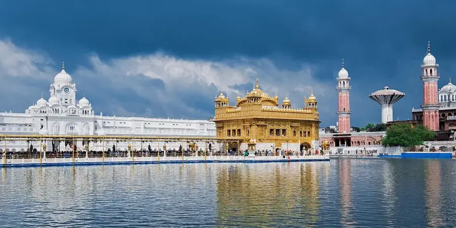 Amritsar — McLeod Ganj (India)
