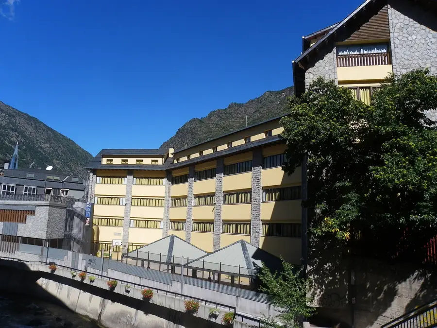 Escaldes-Engordany Művészeti Központ — Pic d'Aixeus (Andorra)