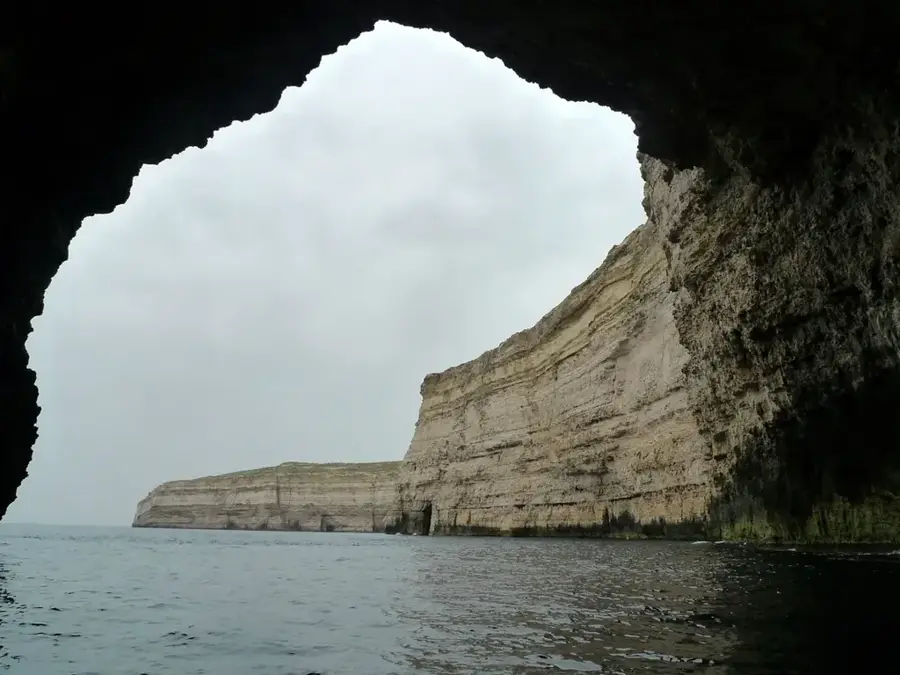 Dwejra-öböl (Gozo) — Wied il-Mielaħ ablak (Málta)