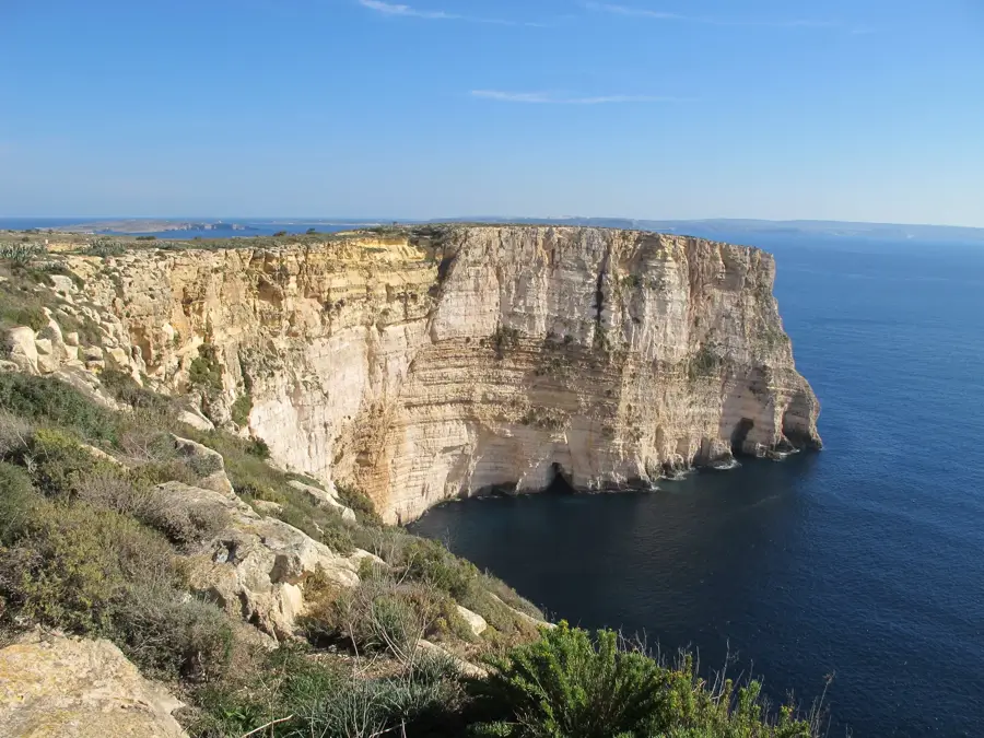 Stâncile Ta' Cenc (Gozo) — Qala (Malta)