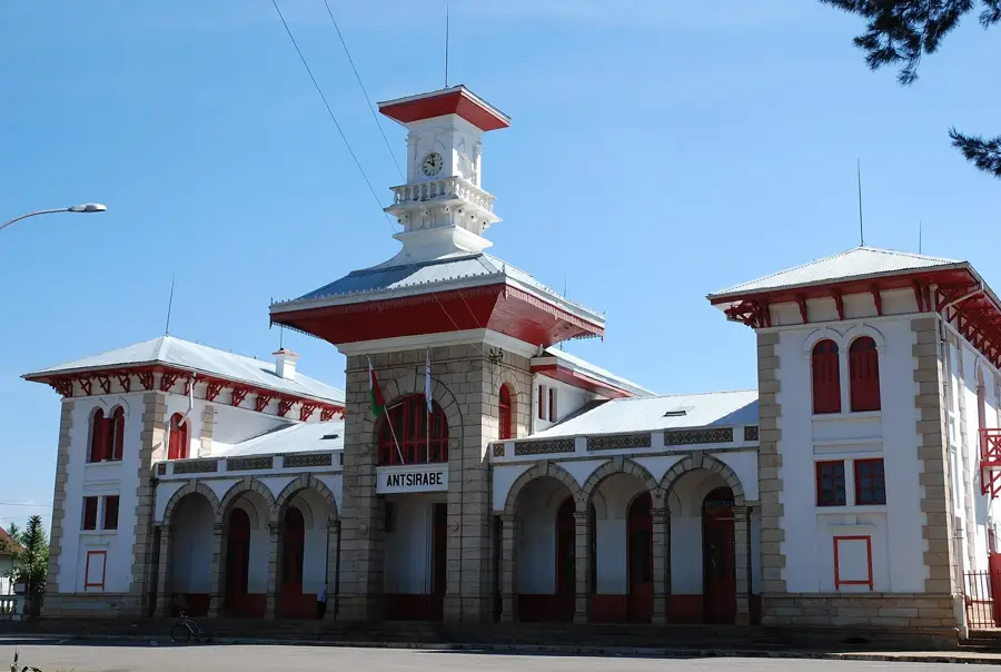 Antsirabe Kinderpark — Bahnhof Antsirabe (Madagaskar)