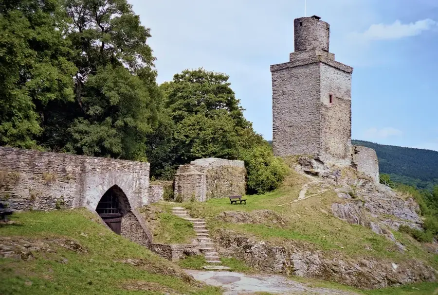 Ruinele castelului Falkenstein — Stockerau (Austria)
