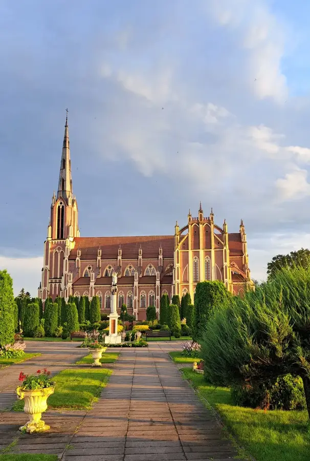 Church of the Holy Trinity (Herviaty) — Port of Bandar Lengeh (Iran)