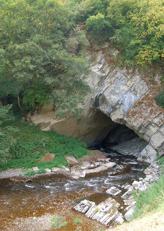 Grotten von Han