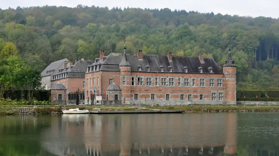 Schloss Freÿr
