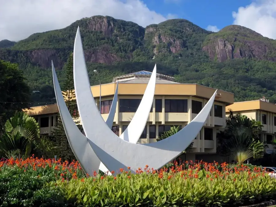 Monumentul bicentenar (Twa Zwazo) — De Quincey (Seychelles)