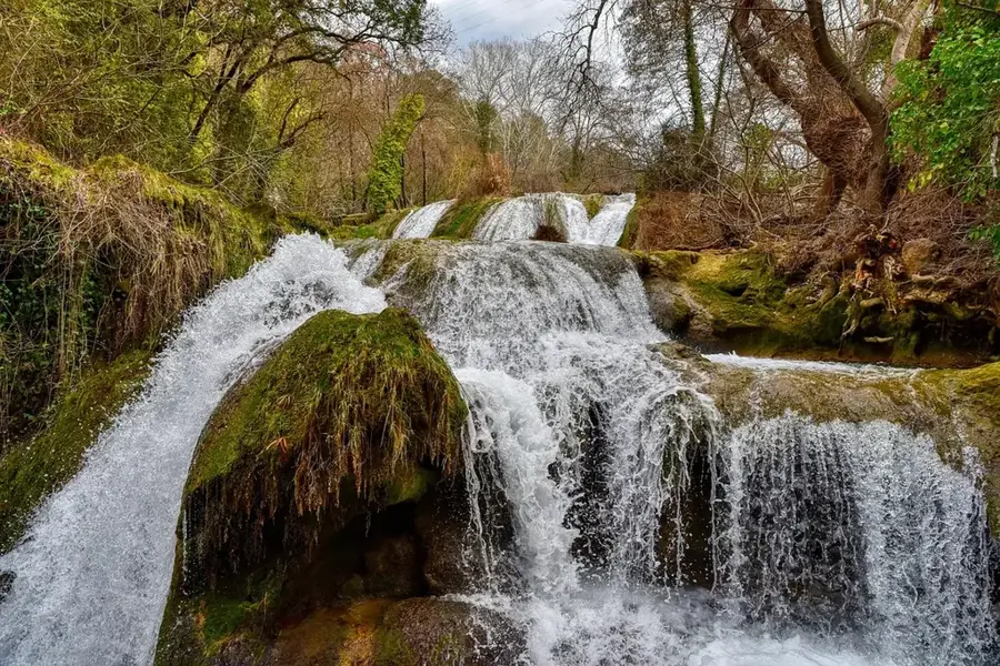 Wasai Kandal Wasserfall und Wald