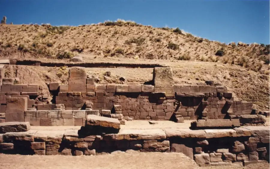 Akapana Pyramid — Illampu (Bolivia)