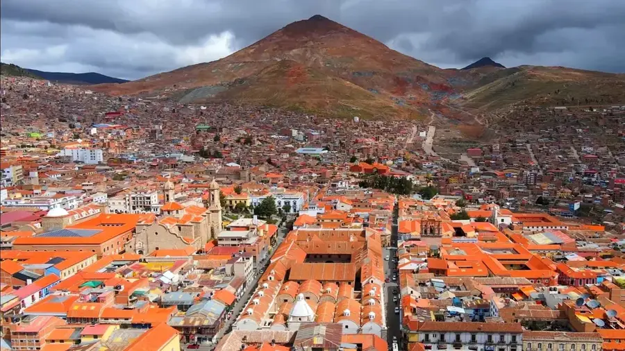 Church of San Lorenzo de Carangas — Cementerio de Trenes (Bolivia)