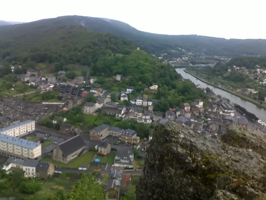 Bogny-sur-Meuse – oraș