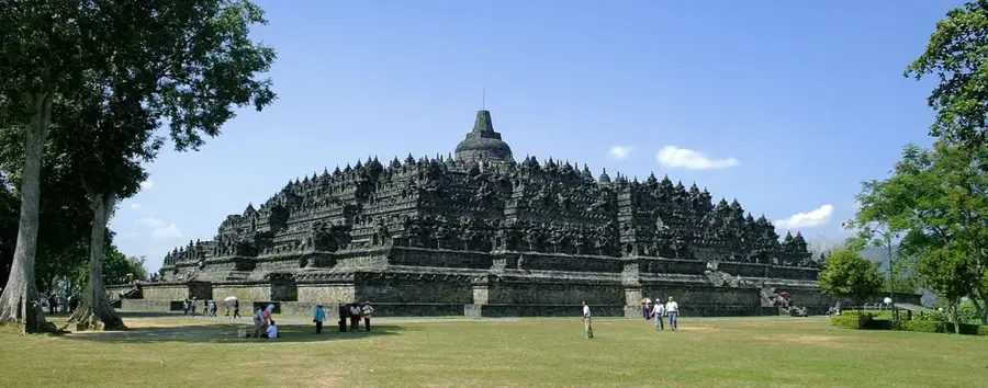 Borobudur templom — Merapi vulkán (Indonézia)