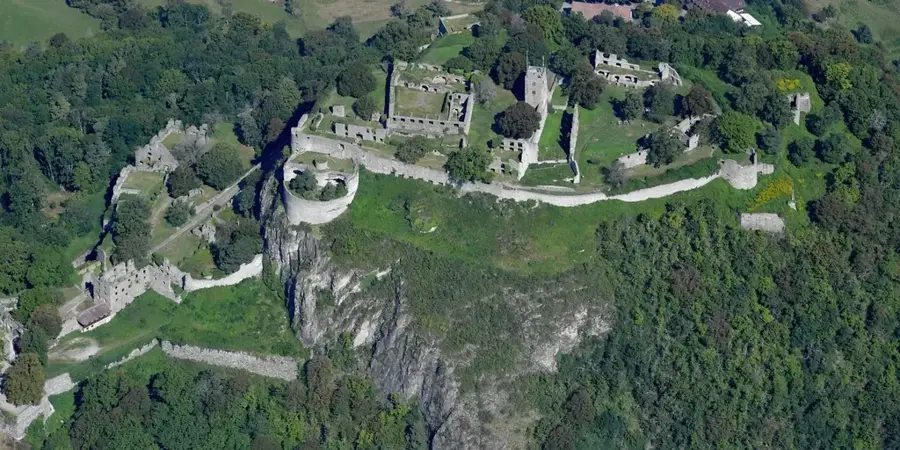 Ruinele cetății Kamen