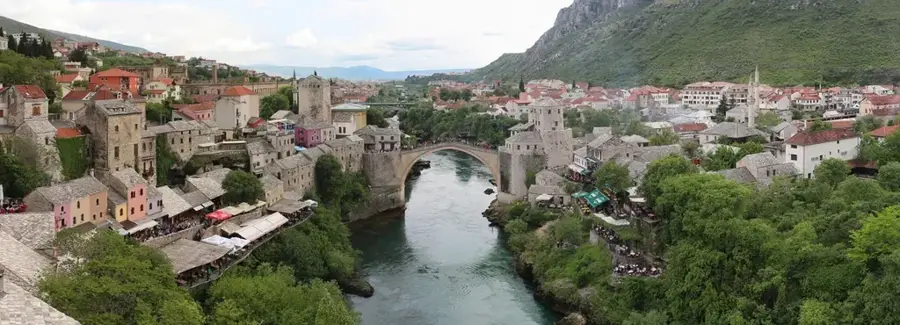Friedensglockenturm Mostar — Muslibegović-Haus (Bosnien und Herzegowina)