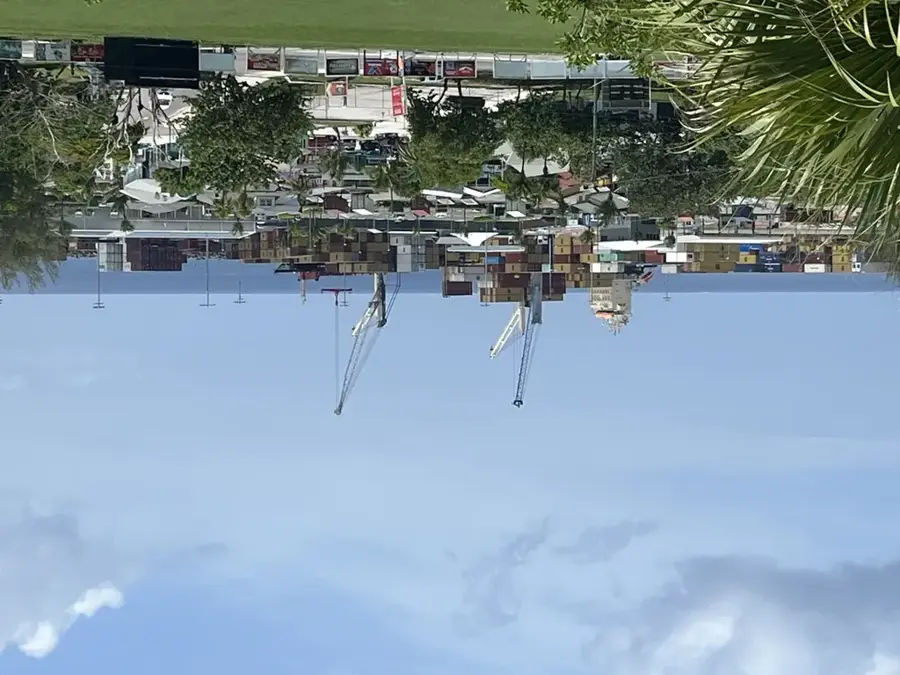 Nassau cargo kikoto — Sandy Point (Bahama-szigetek)