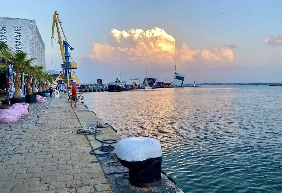 Batenberg (Burgas) — Dschabal Salma (Saudi-Arabien)
