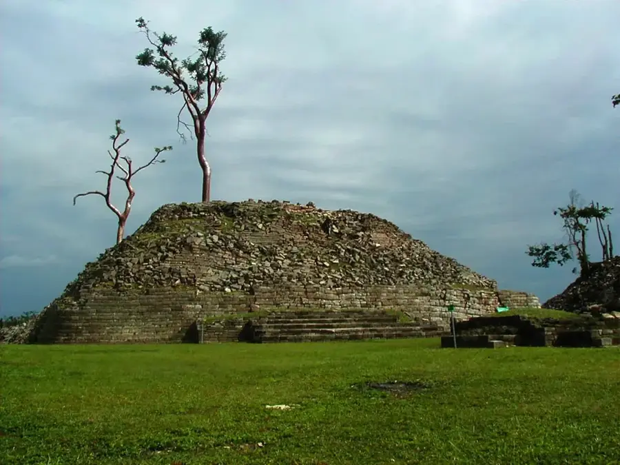 Lubaantun — Reciful Glover (Belize)