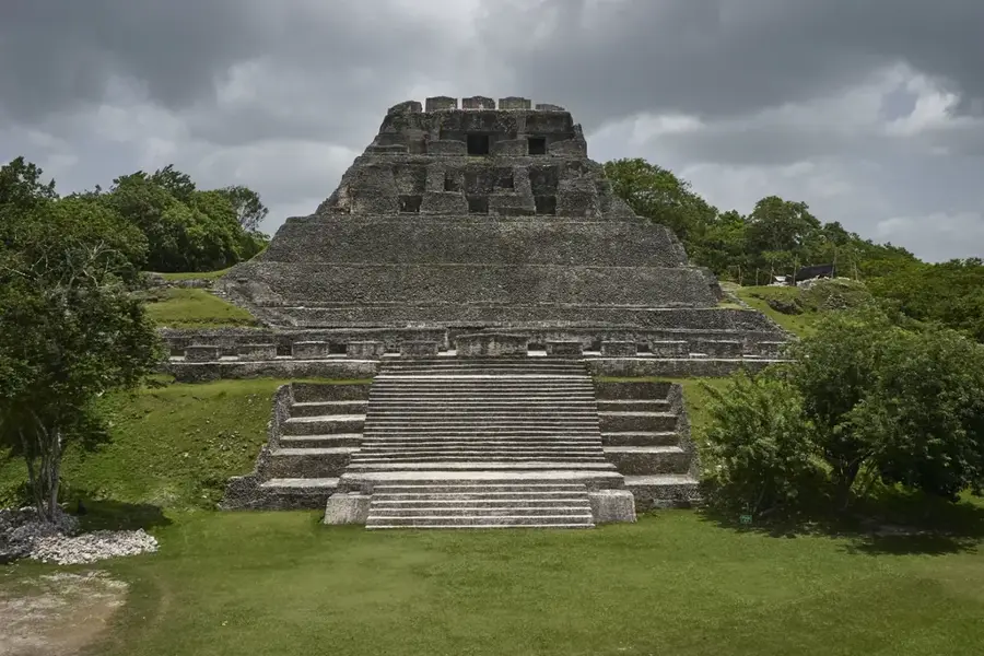 Xunantunich — Big Rock Falls (Belize)