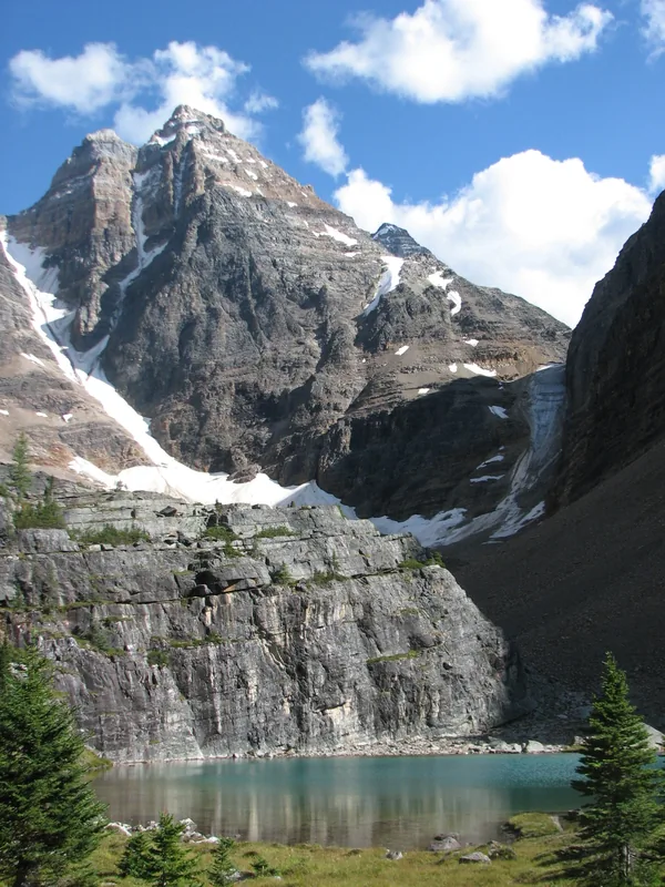 Kanadische Rocky Mountains — Yellowknife (Kanada)