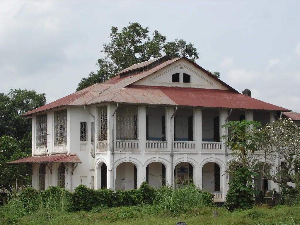 Portul fluvial Mbandaka — Catedrala Sfântul Gabriel (Congo - Kinshasa)