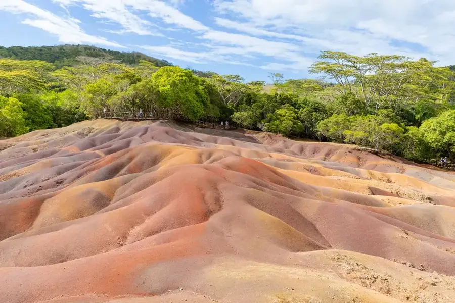 Chamareli hétszínű föld — Chamarel-vízesés (Mauritius)