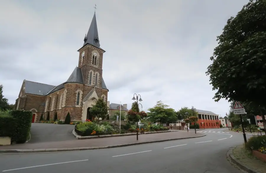 Chartres-de-Bretagne – Stadt