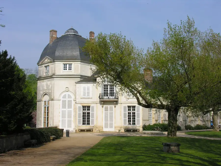 Châteauneuf-sur-Loire – Stadt