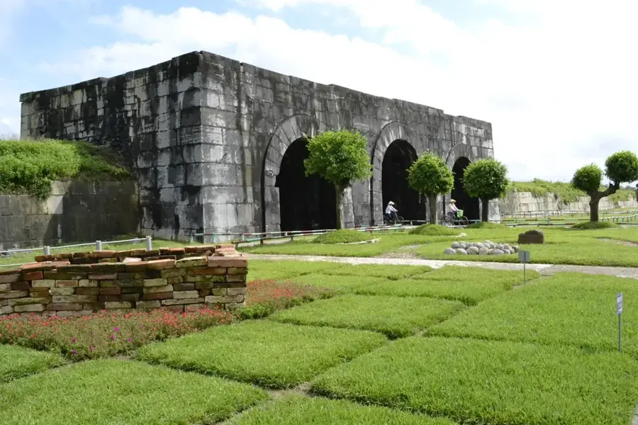 Cetatea dinastiei Ho — Sam Son (Vietnam)