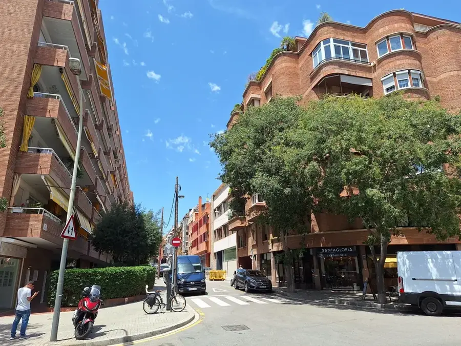 Carrer del Riu – oraș