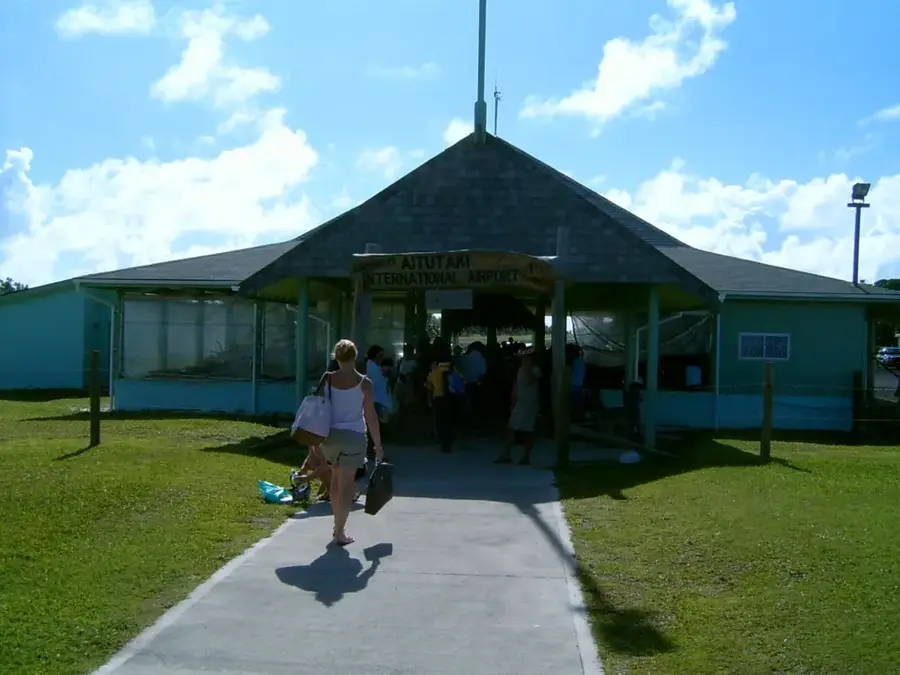 Aitutaki Airport — Suwarrow (Cook Islands)