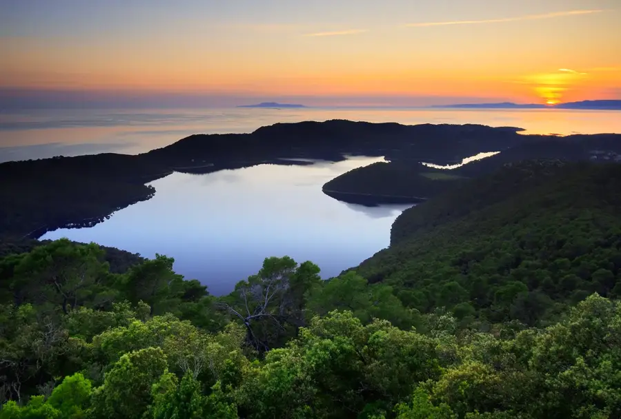 Mljet — Tihama-Küstenebene (Saudi-Arabien)