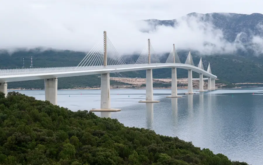 Pelješac-Brücke — Tihama-Küstenebene (Saudi-Arabien)