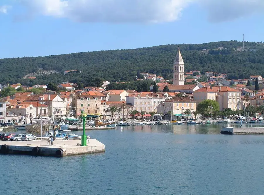 Supetar — Krvavica (Kroatien)