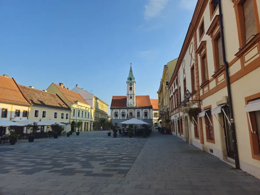 Altstadt von Varaždin — Großkirchen (Ungarn)