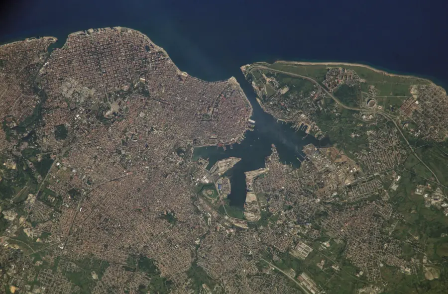 Portul pescăresc Havana — Parque Central (Cuba)