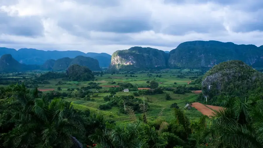 Valea Viñales — Playa Paraíso (Cuba)