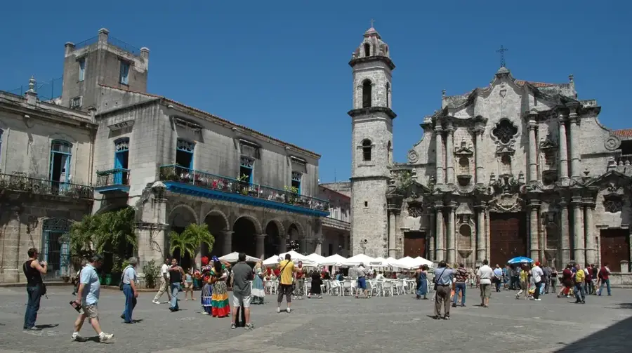 Piața Catedralei — Parque Central (Cuba)