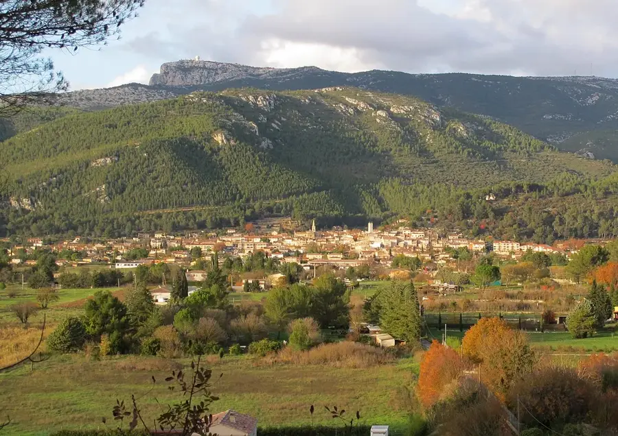 Cuges-les-Pins – oraș