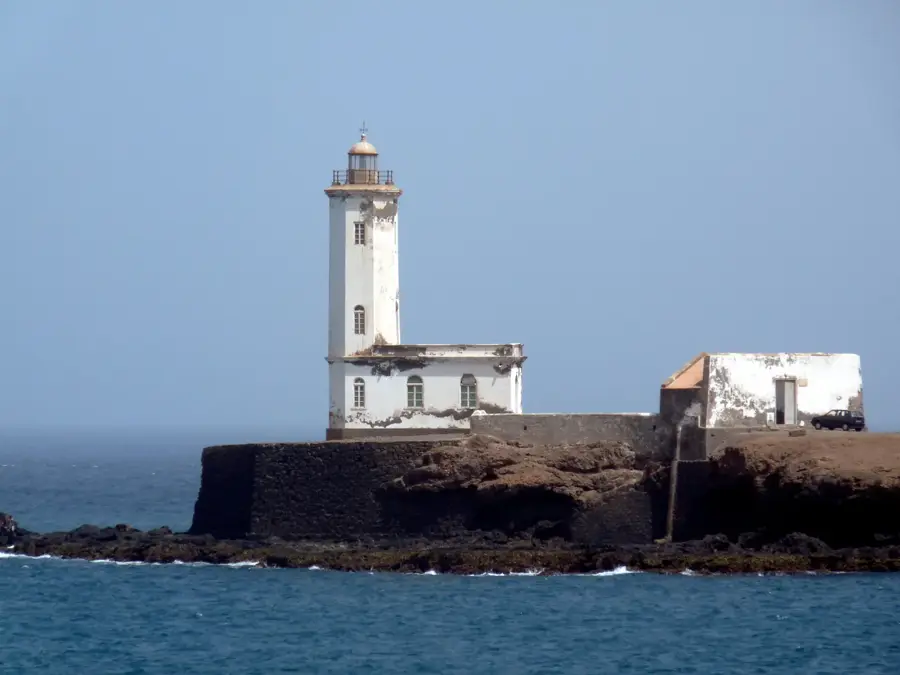 Leuchtturm Dona Maria Pia — Kirche Nossa Senhora da Graça (Praia) (Cabo Verde)