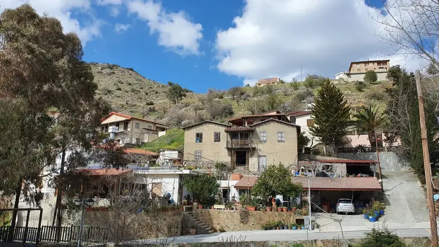 Valea Gourri — Vârful Kionia (Cipru)