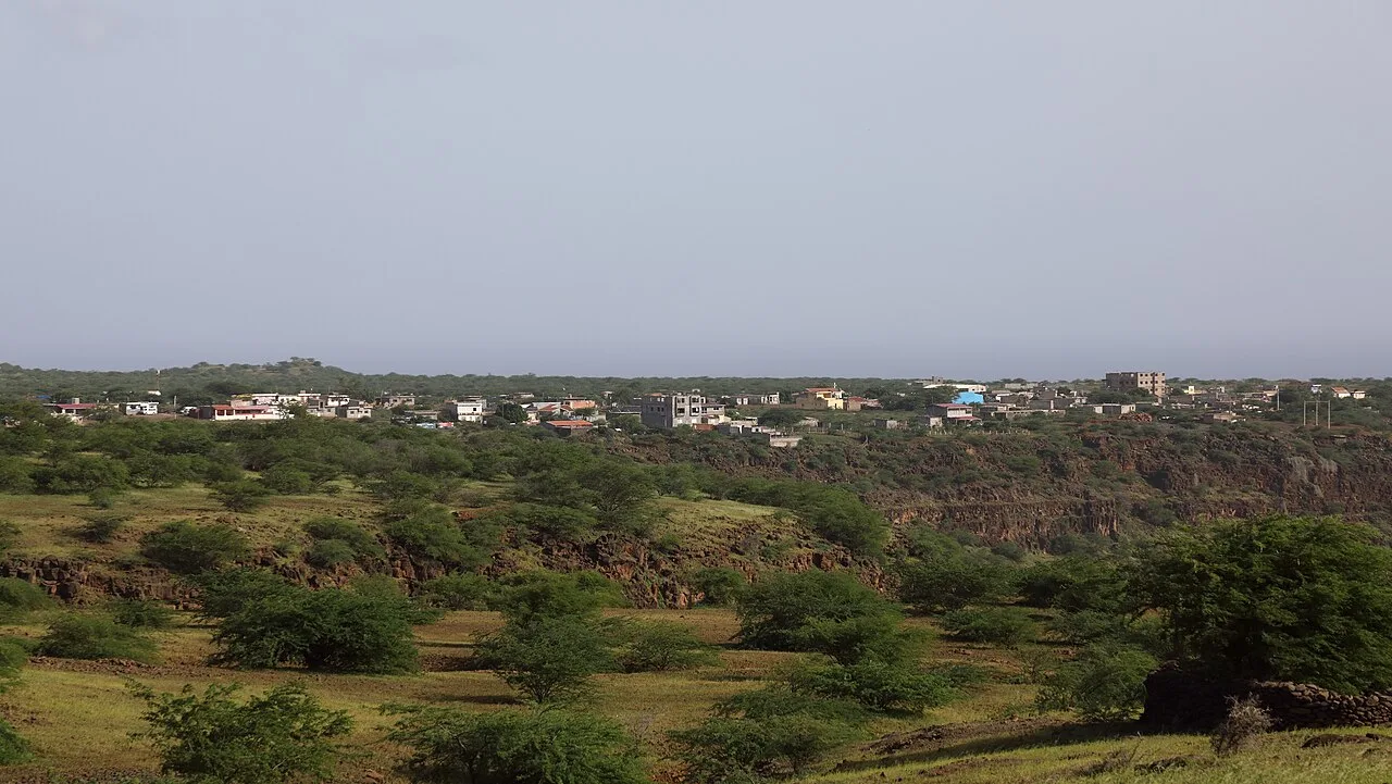 Entsalzungsanlage Palmarejo — Kirche Nossa Senhora da Graça (Praia) (Cabo Verde)