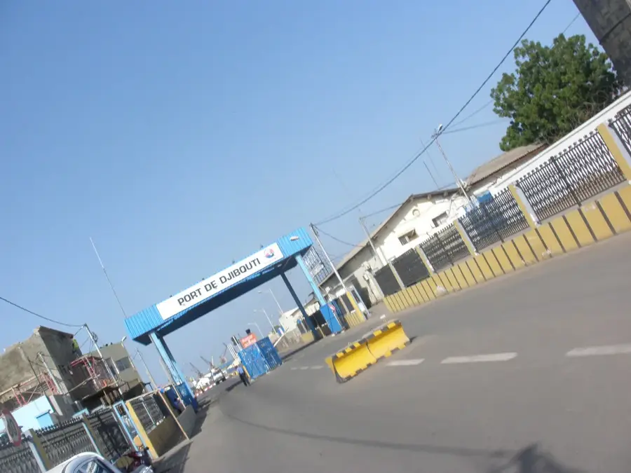 Öl-Anleger am Hafen Dschibuti — Französische Botschaft (Dschibuti)