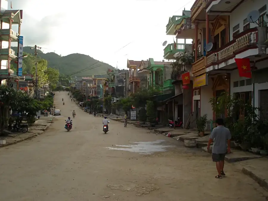 Đồng Văn Karst Plateau Geopark — Thác Bà Lake (Vietnam)