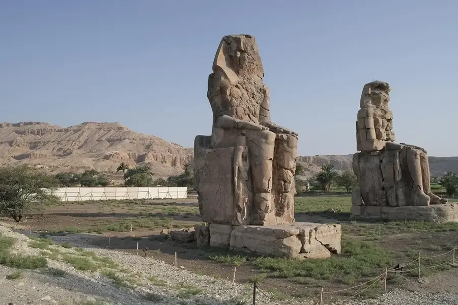 Coloșii lui Memnon