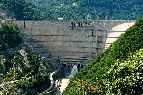 Enguri-Staumauer — Poti (Georgien)